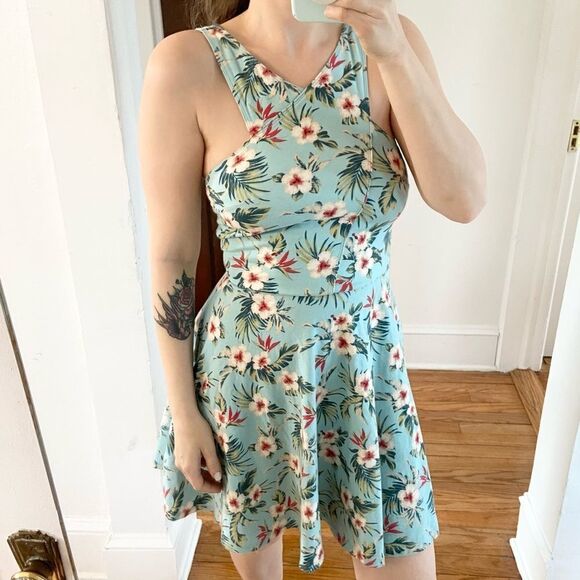 Hollister Dresses & Skirts - Hollister Floral Cotton Sleeveless Mini Dress Size Small